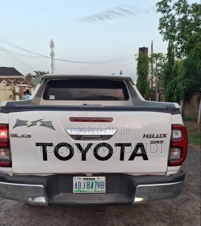 Toyota Hilux 2015 White