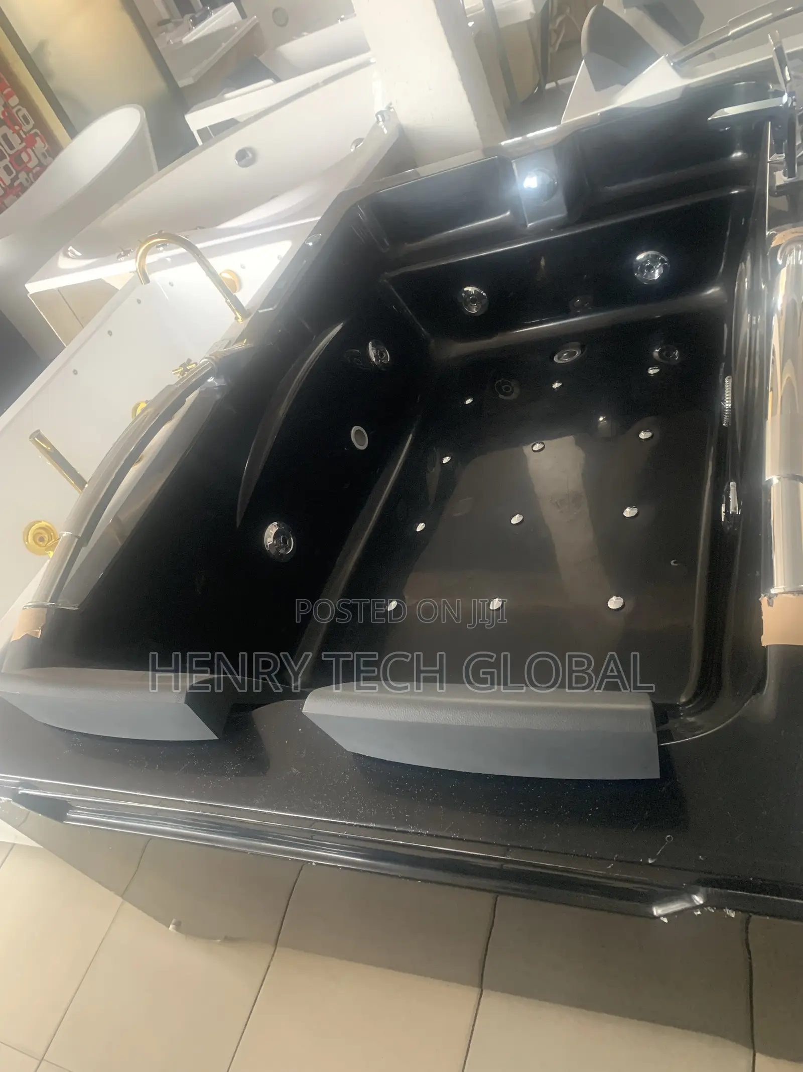 Jacuzzi Black Color With Two Head Dress