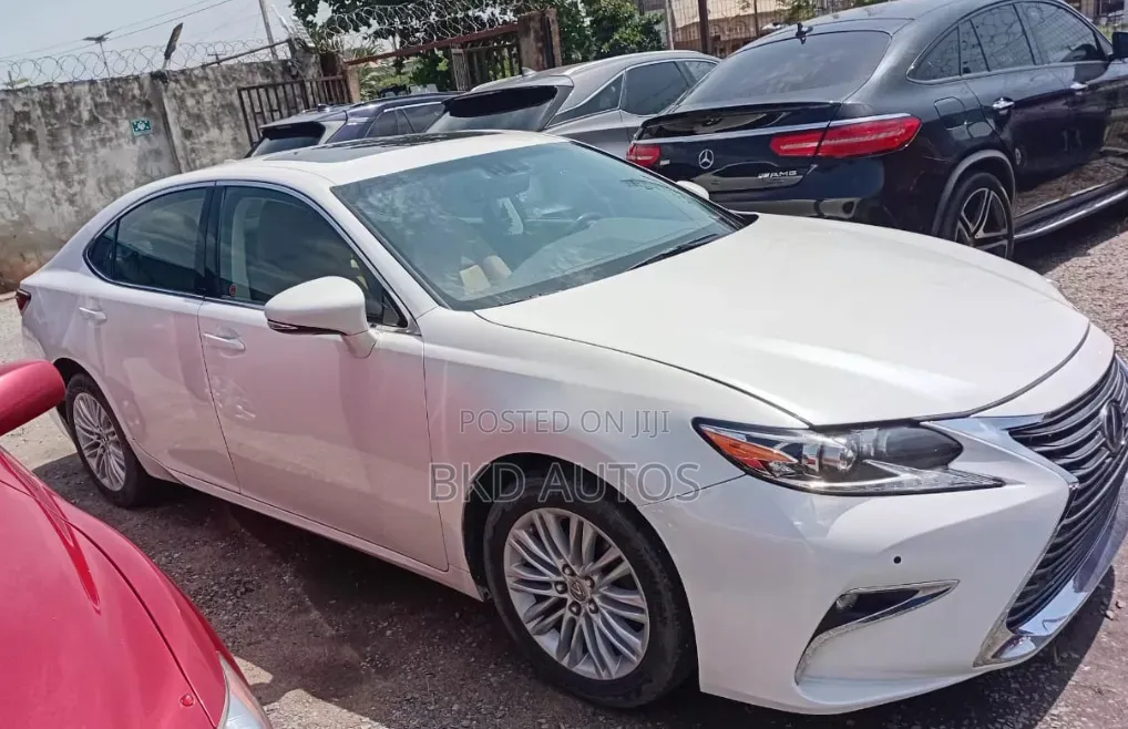 Lexus ES 350 FWD 2016 White