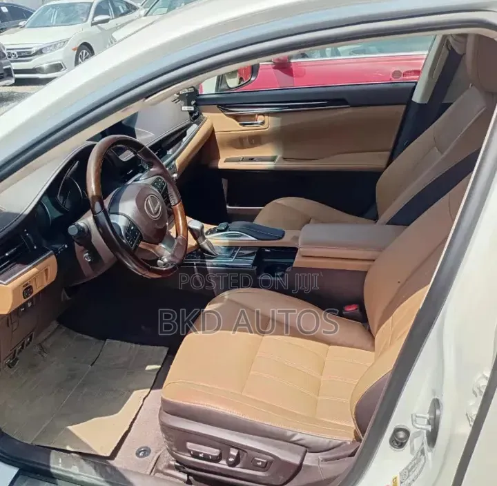 Lexus ES 350 FWD 2016 White