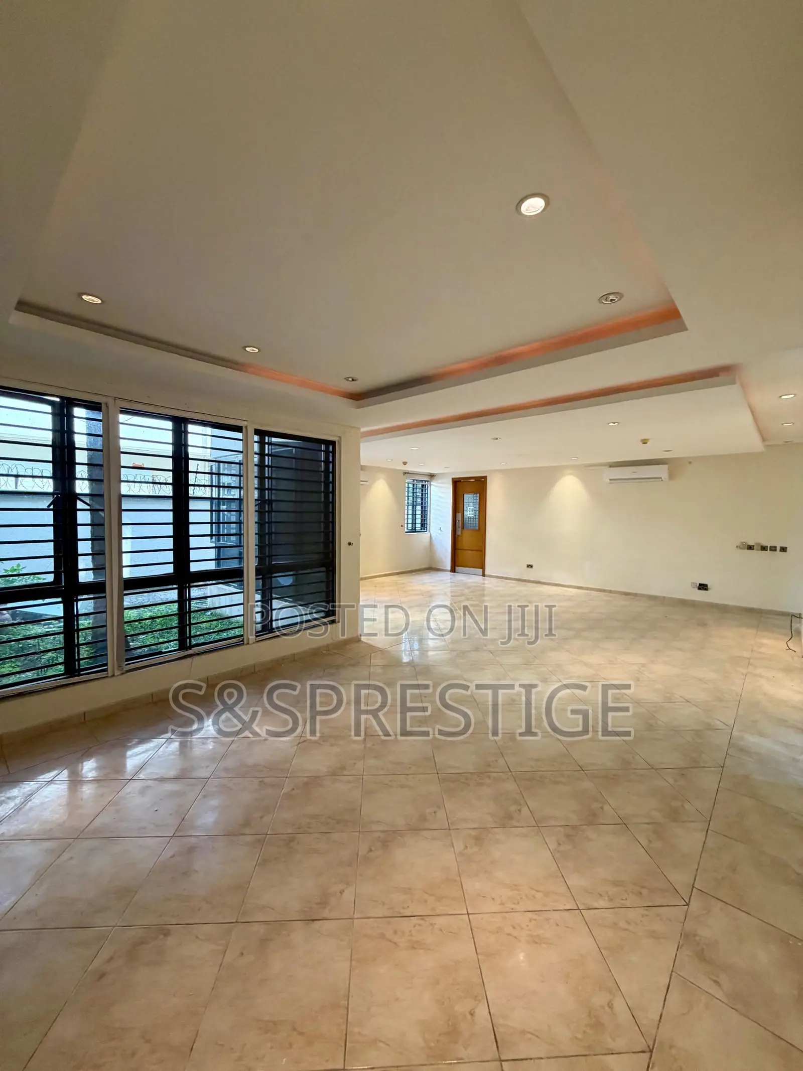 4bdrm Townhouse / Terrace in Banana Island for rent