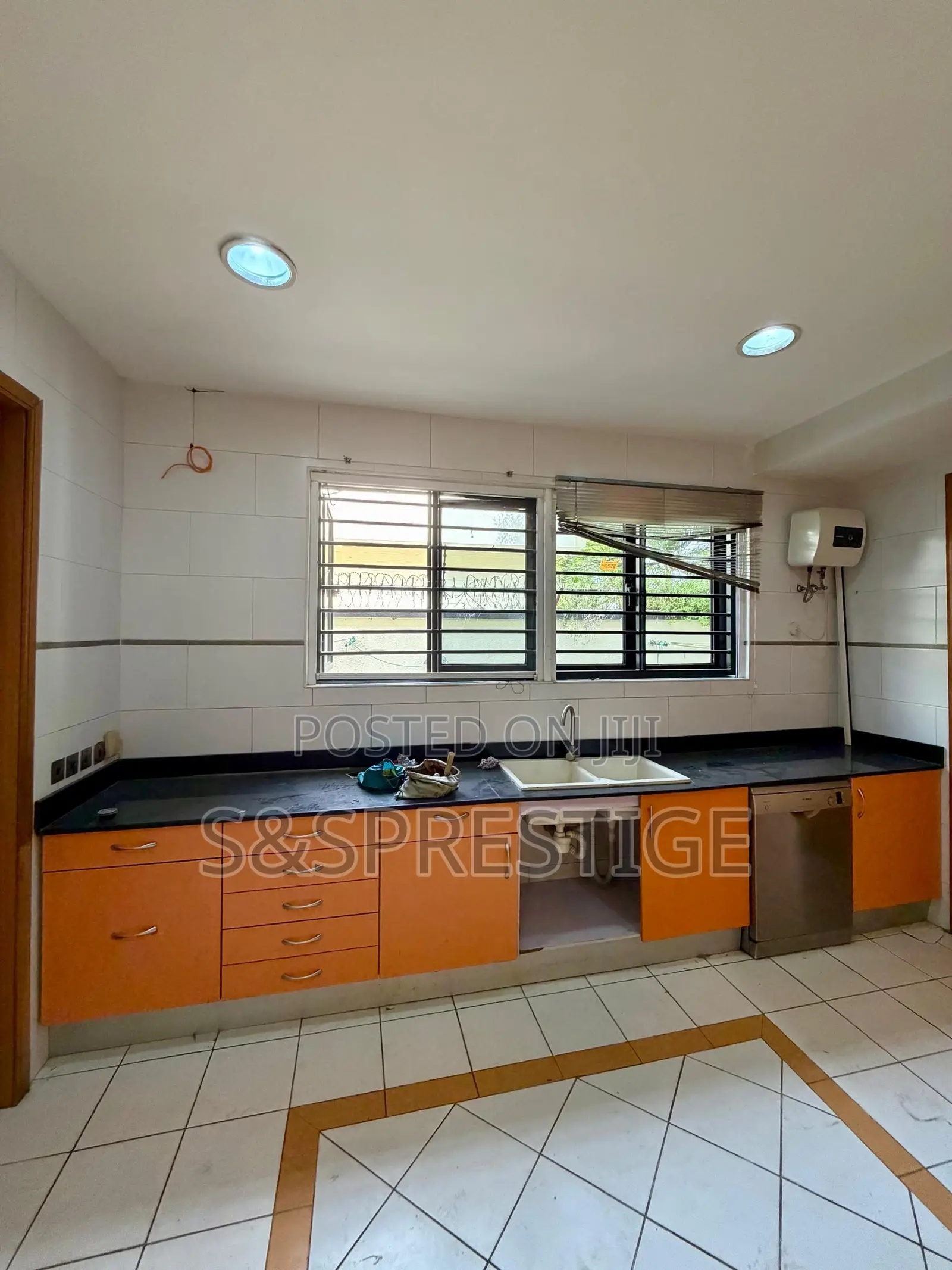 4bdrm Townhouse / Terrace in Banana Island for rent