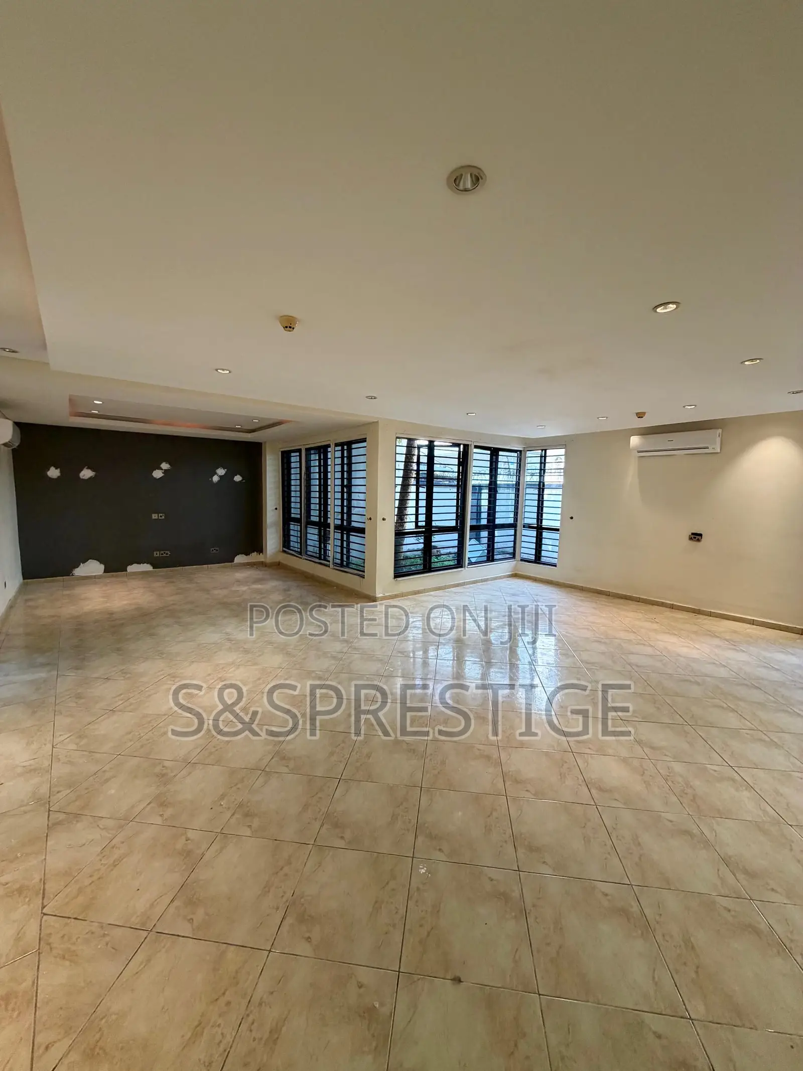4bdrm Townhouse / Terrace in Banana Island for rent