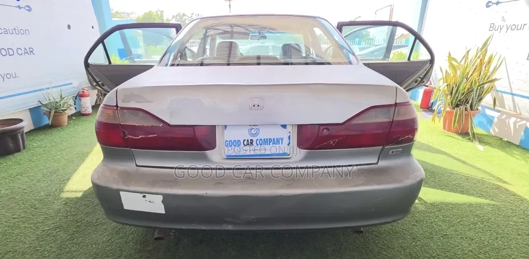 Honda Accord 1999 Gold