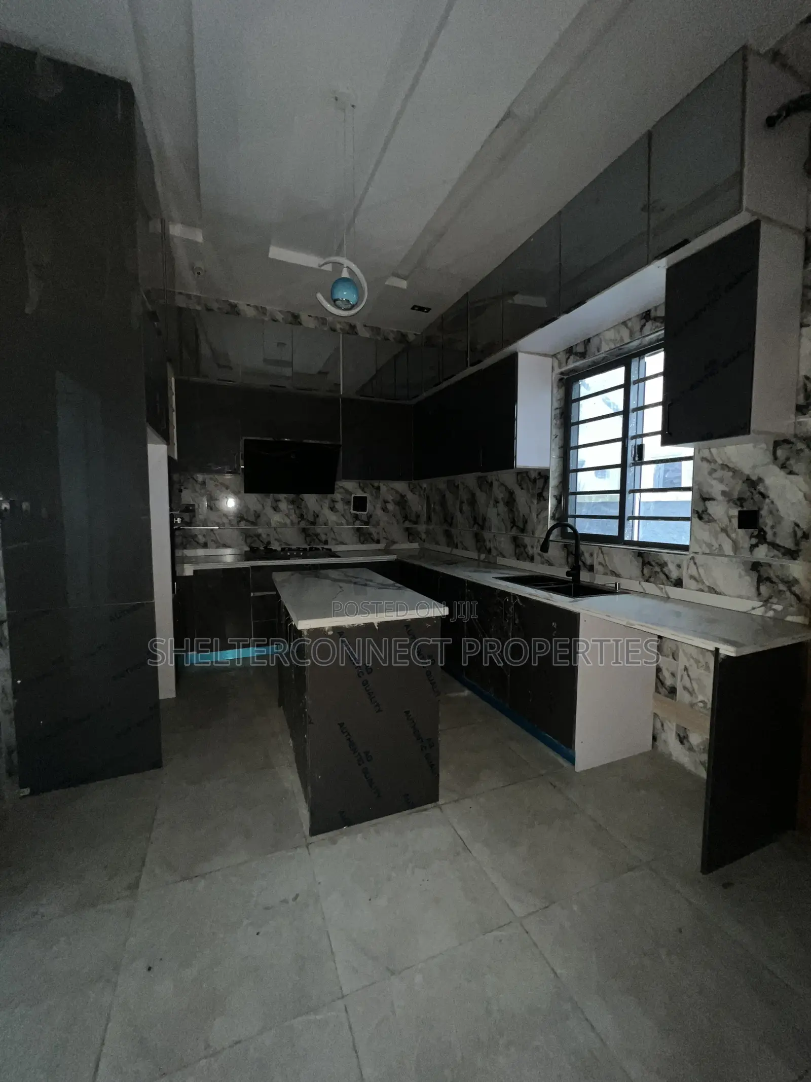 4bdrm Duplex in Chevron for sale
