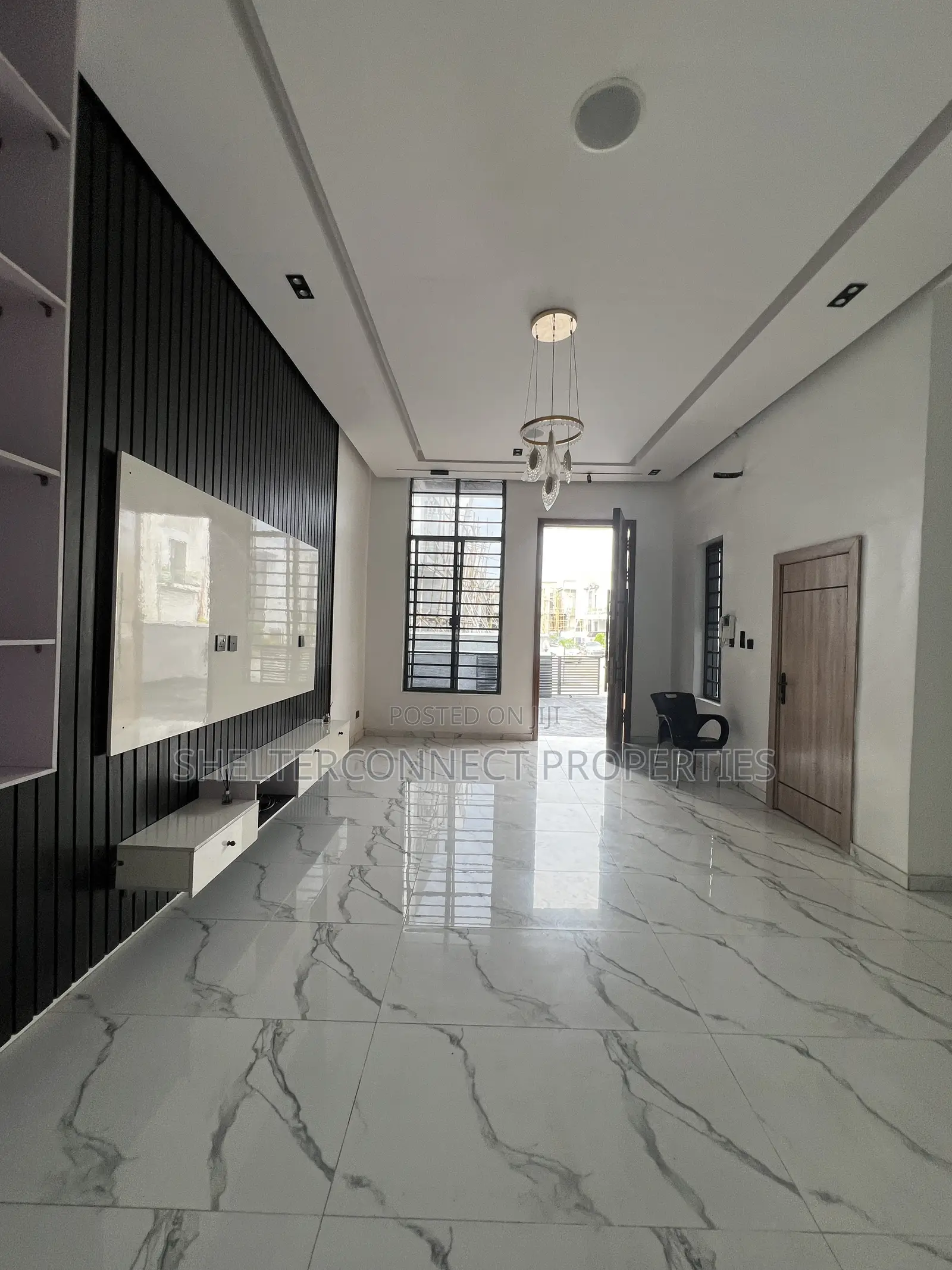 4bdrm Duplex in Chevron for sale