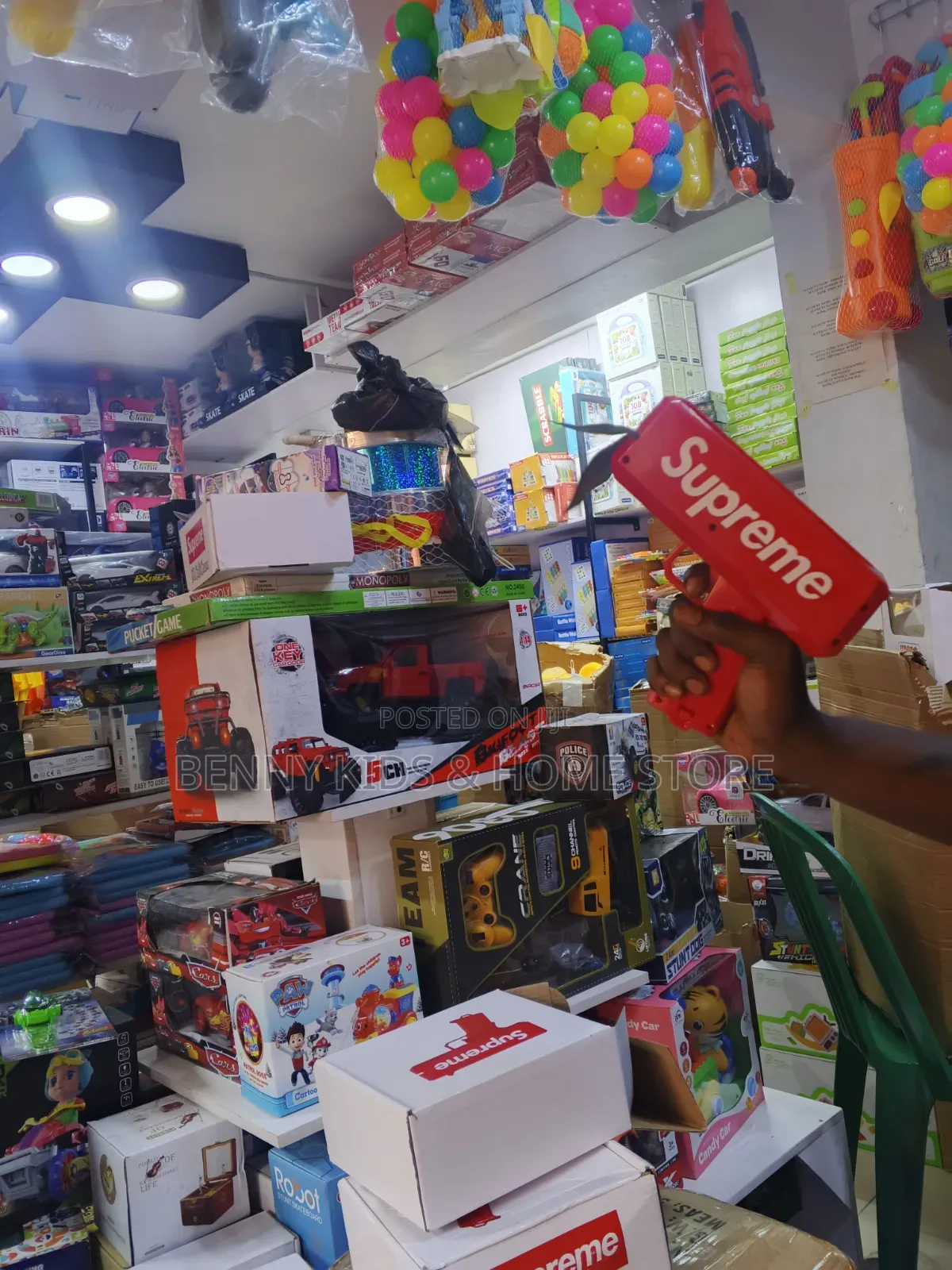 Battery Operated Supreme Spray Money Machine