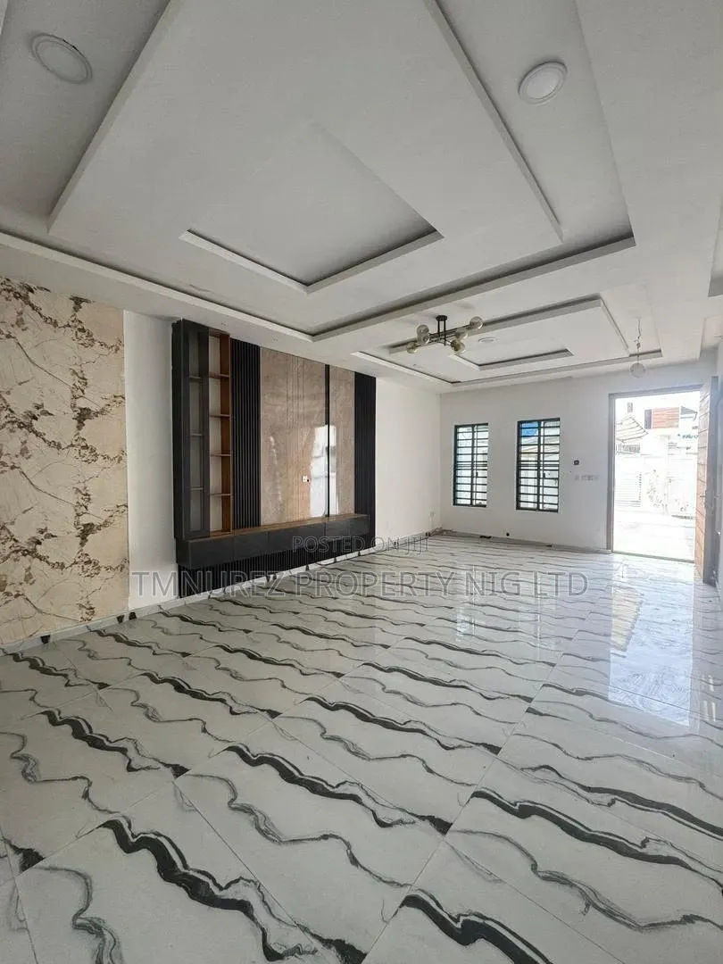 4bdrm Duplex in Chevron for rent