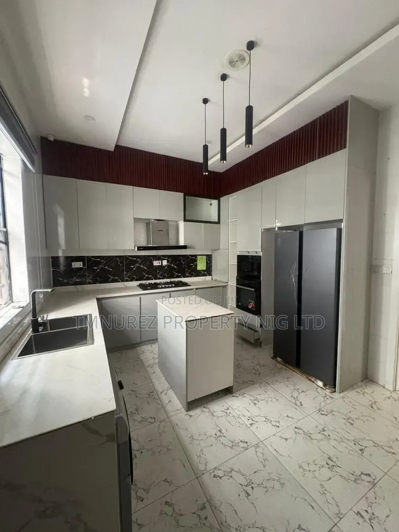 4bdrm Duplex in Chevron for rent