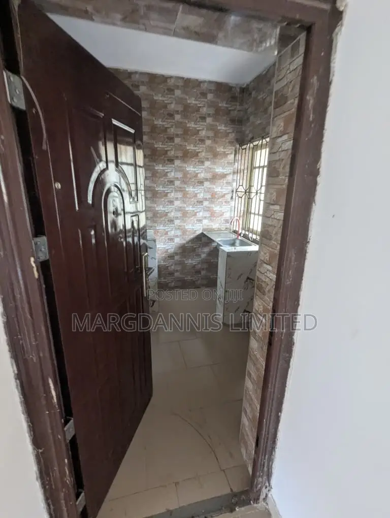 2bdrm Block of Flats in Igbe, Igbogbo for rent
