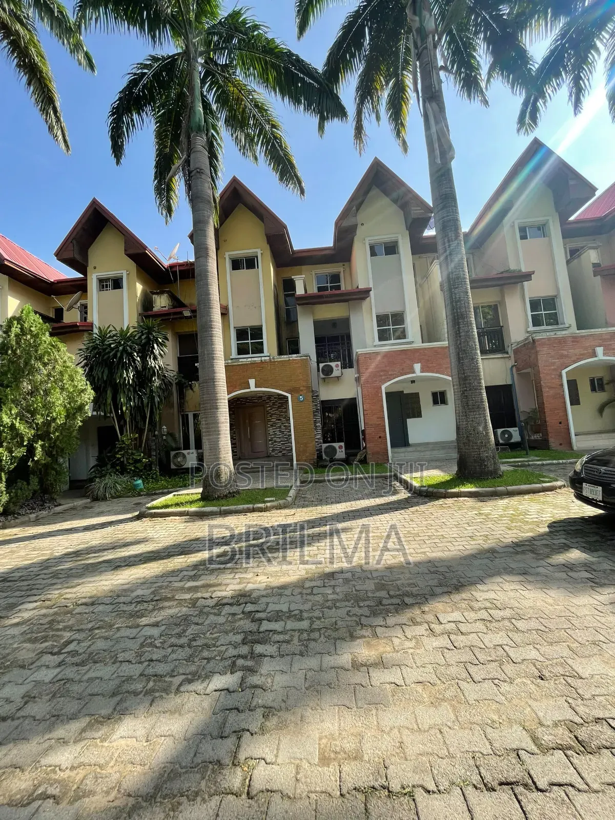 4bdrm Duplex in Wuse 2 for rent