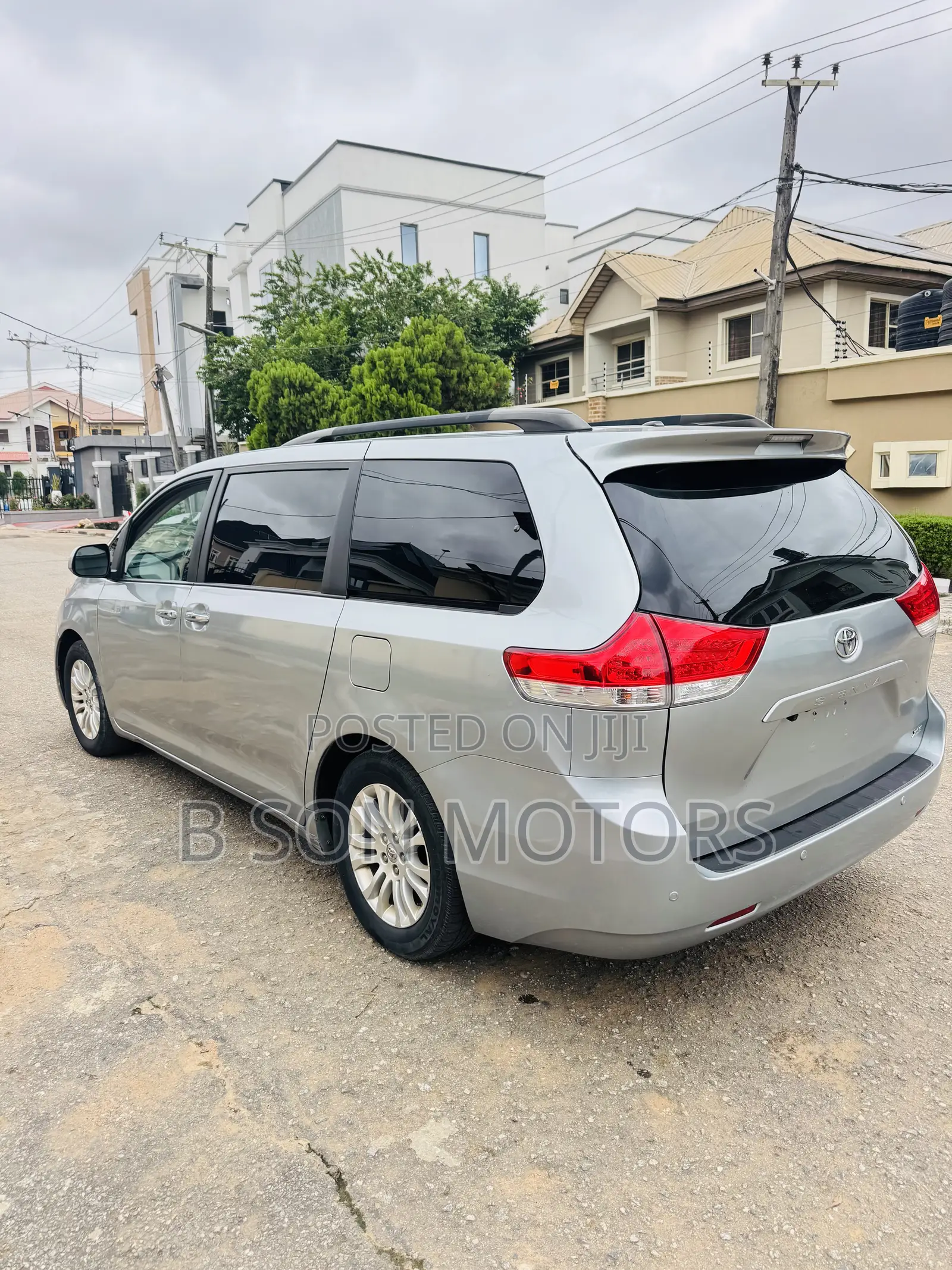 Toyota Sienna Limited FWD 7-Passenger 2013 Silver