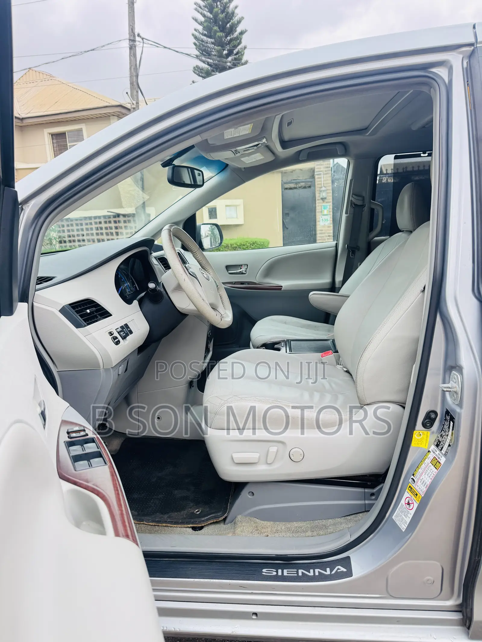 Toyota Sienna Limited FWD 7-Passenger 2013 Silver