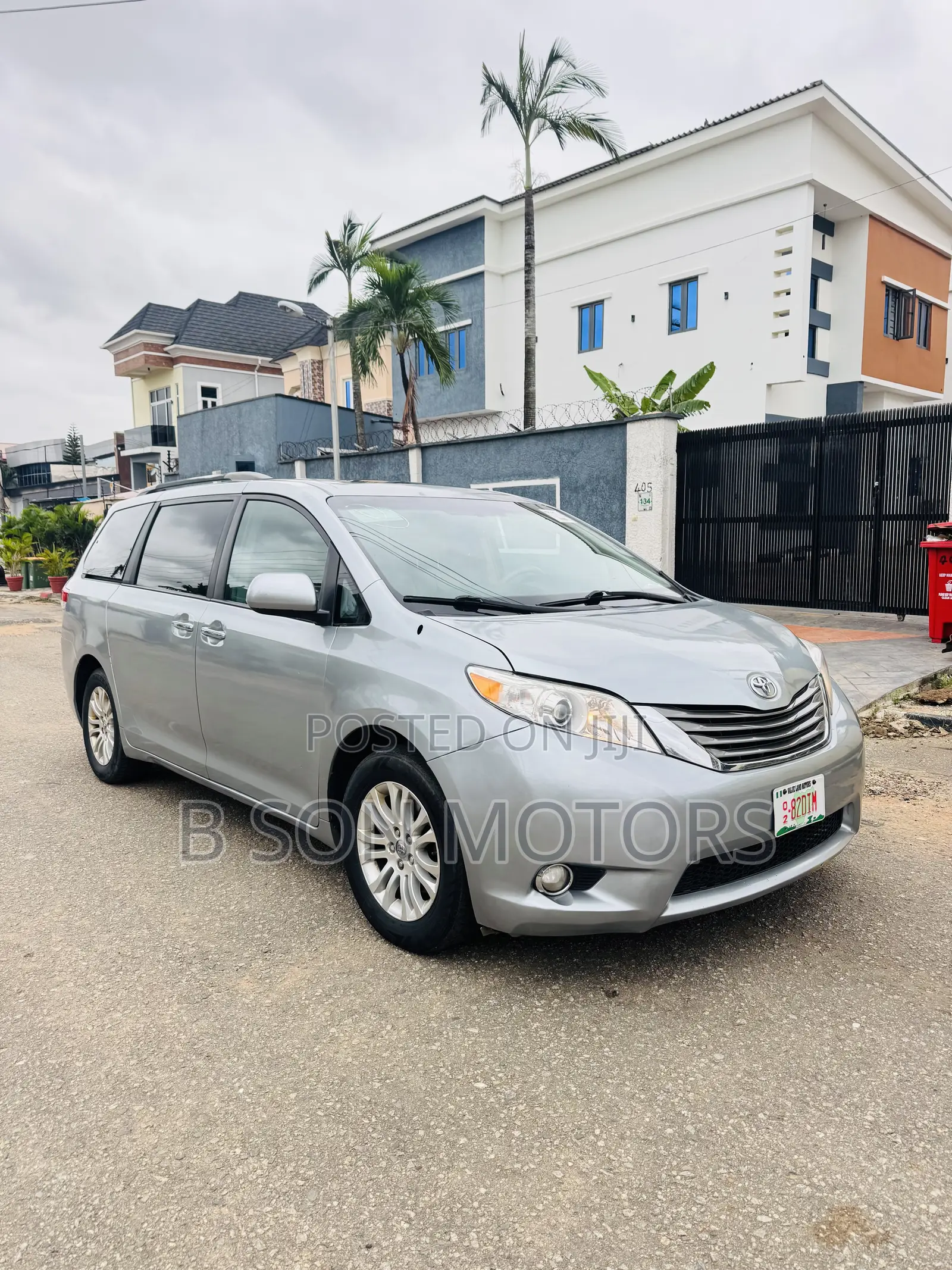 Toyota Sienna Limited FWD 7-Passenger 2013 Silver