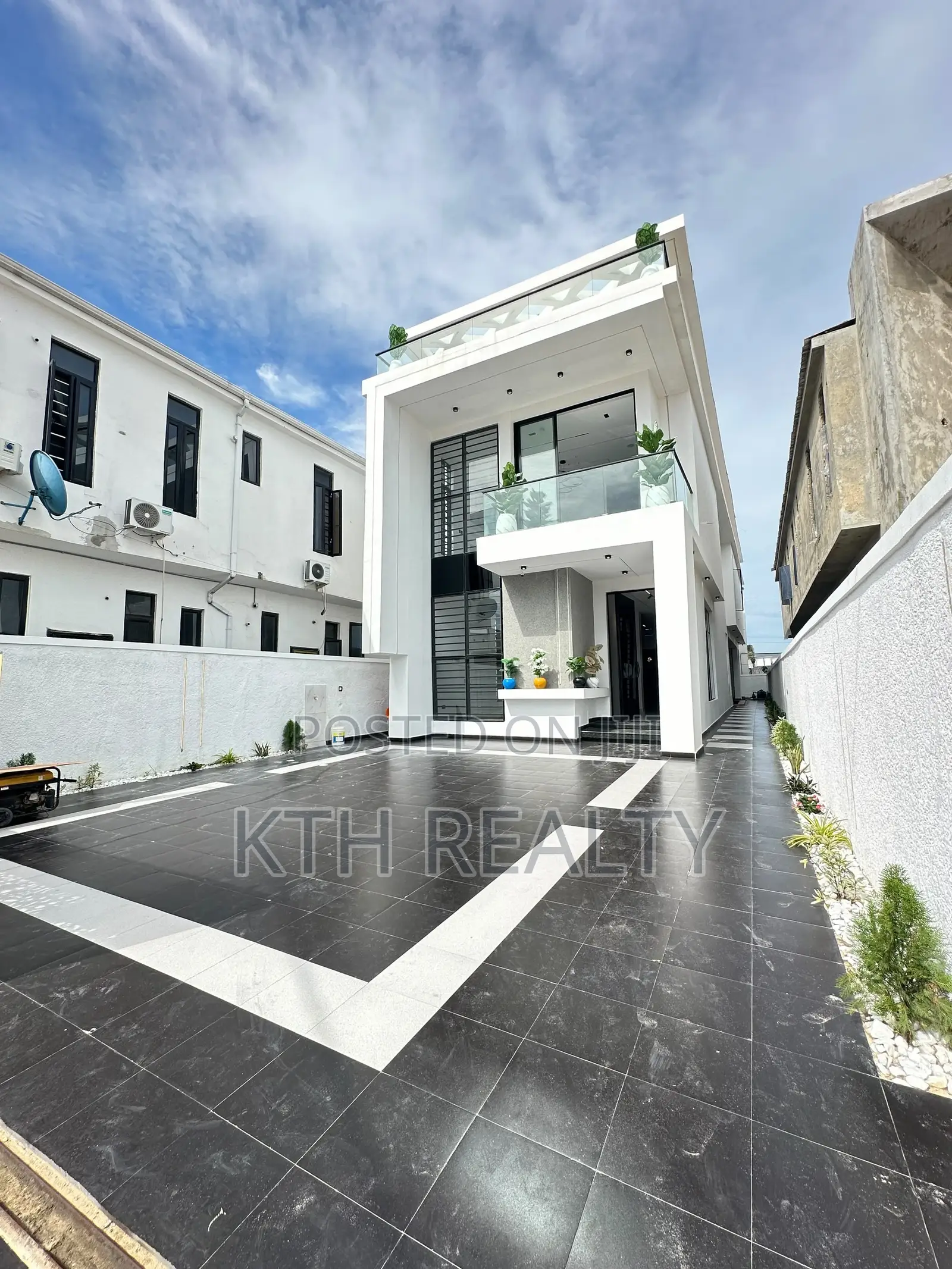 5bdrm Duplex in Ikota Gra for sale