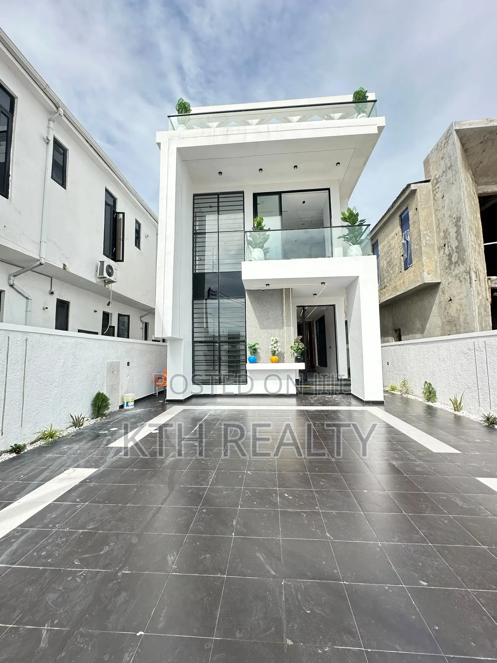 5bdrm Duplex in Ikota Gra for sale