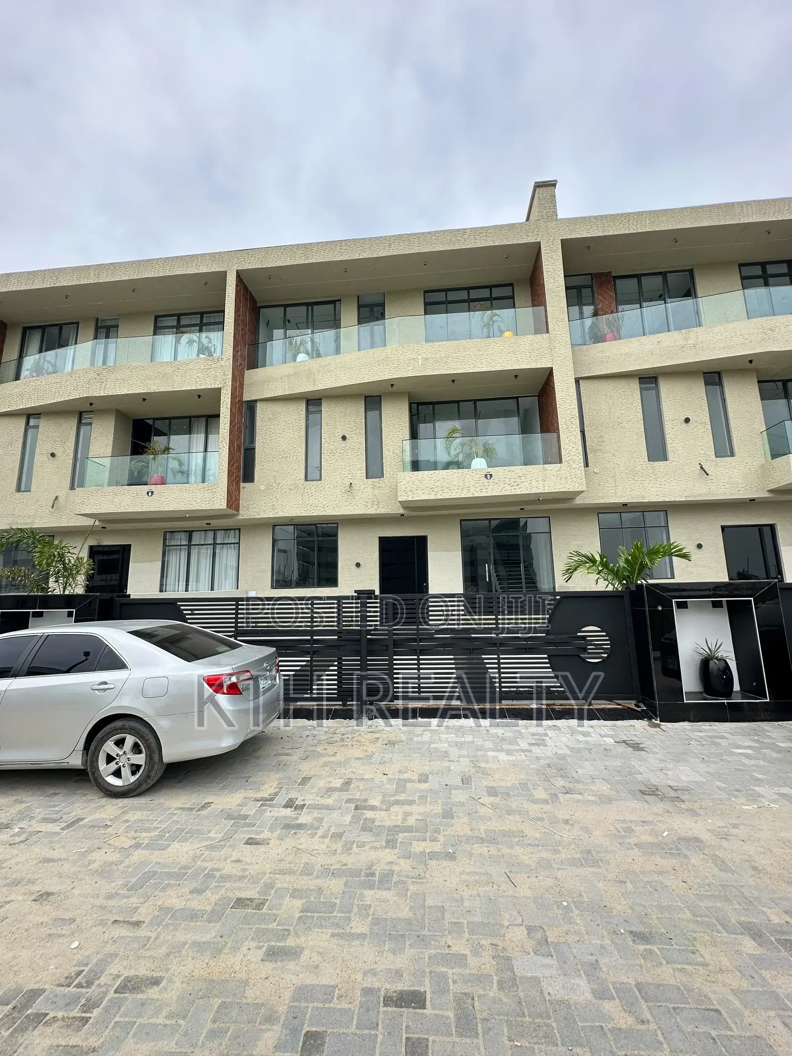5bdrm Duplex in Lekki for sale
