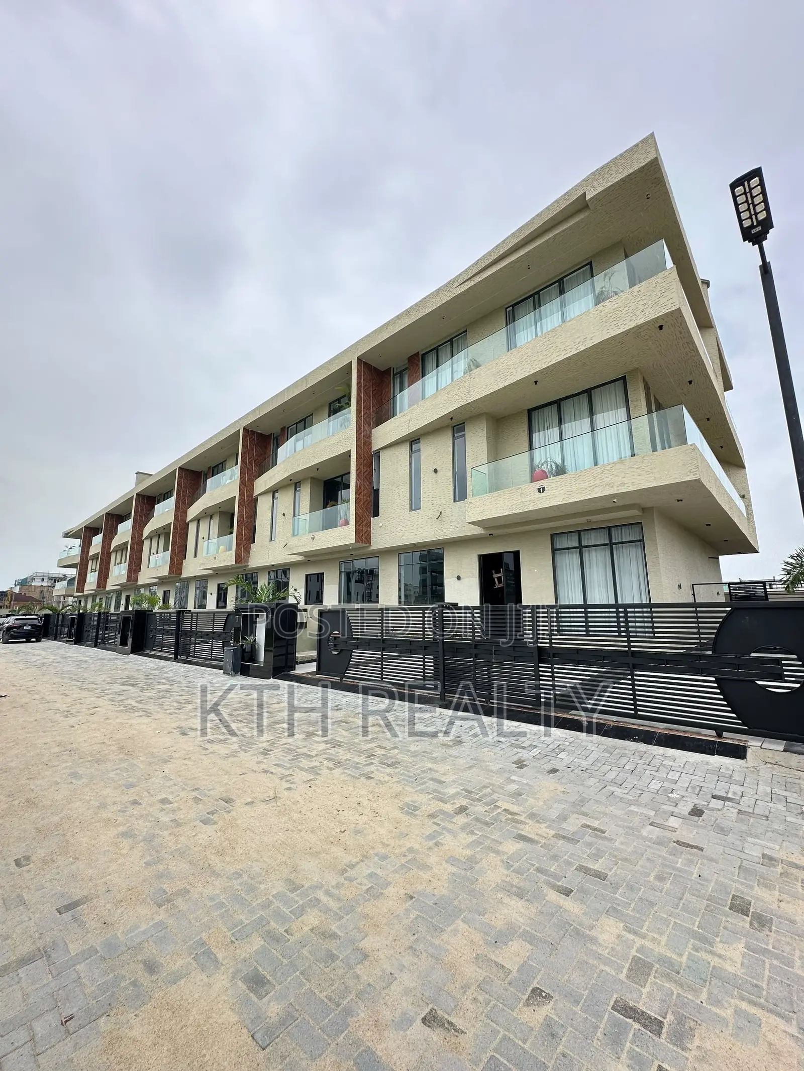 5bdrm Duplex in Lekki for sale