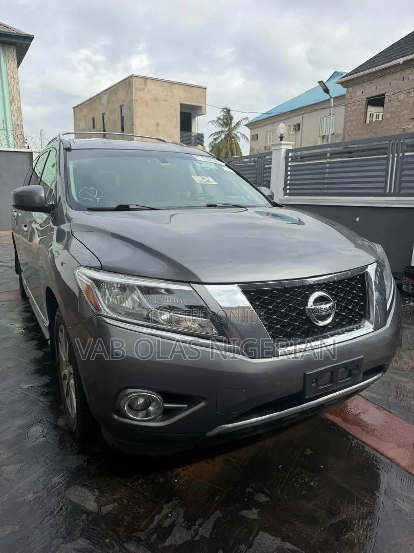 Nissan Pathfinder Platinum 4dr SUV 4WD (3.5L 6cyl CVT) 2015 Gray