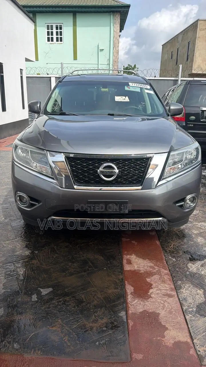 Nissan Pathfinder Platinum 4dr SUV 4WD (3.5L 6cyl CVT) 2015 Gray
