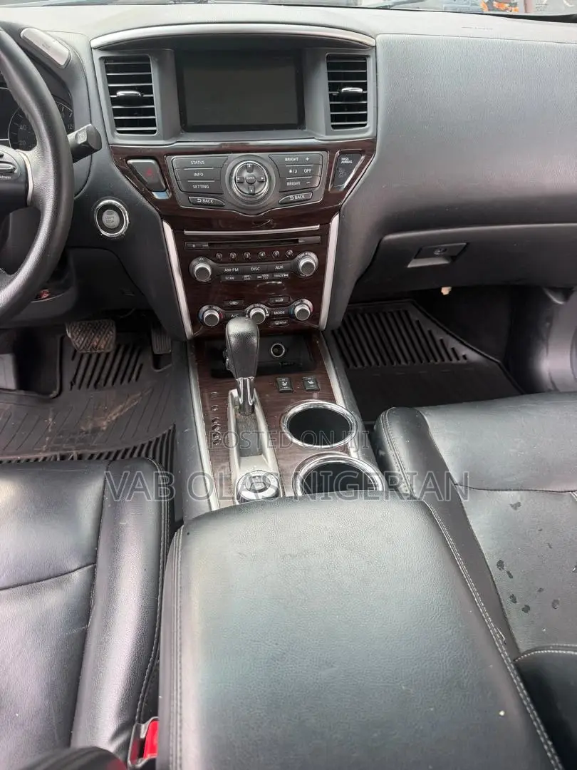 Nissan Pathfinder Platinum 4dr SUV 4WD (3.5L 6cyl CVT) 2015 Gray