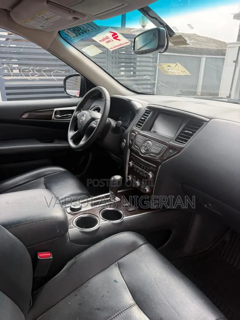 Nissan Pathfinder Platinum 4dr SUV 4WD (3.5L 6cyl CVT) 2015 Gray