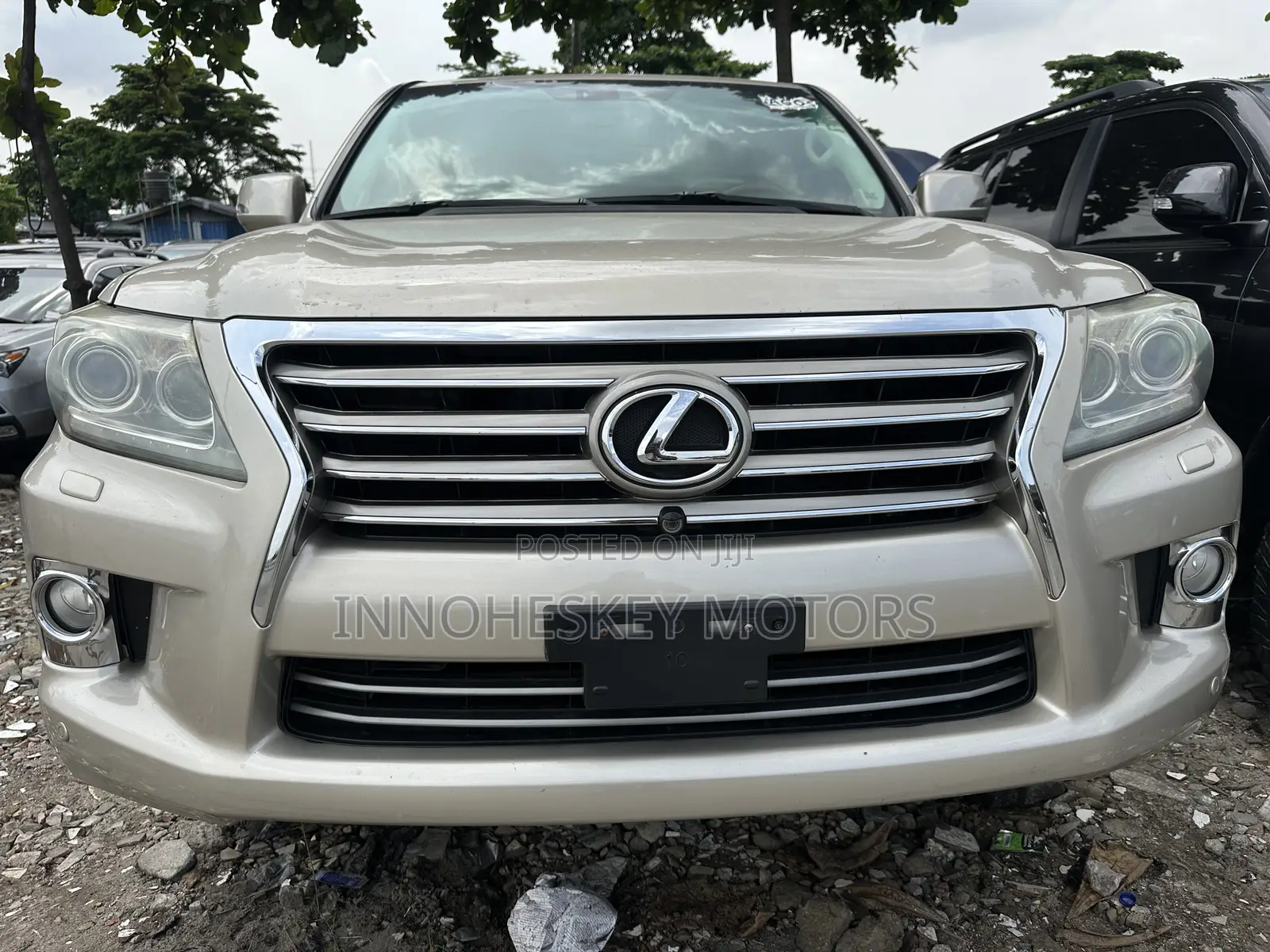 Lexus LX 570 AWD 2013 Gold