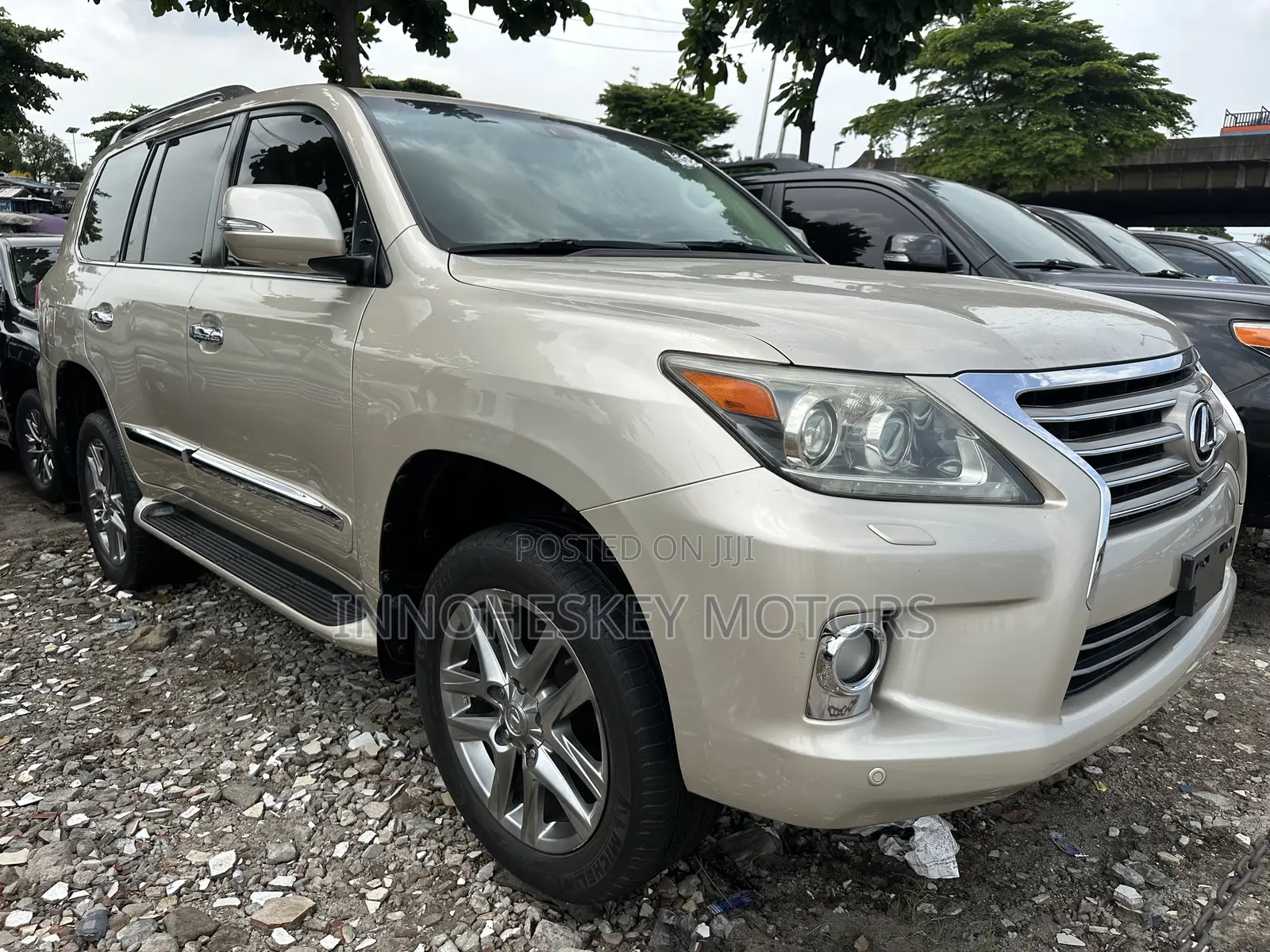 Lexus LX 570 AWD 2013 Gold