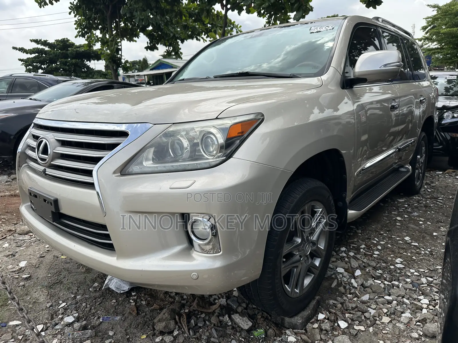 Lexus LX 570 AWD 2013 Gold