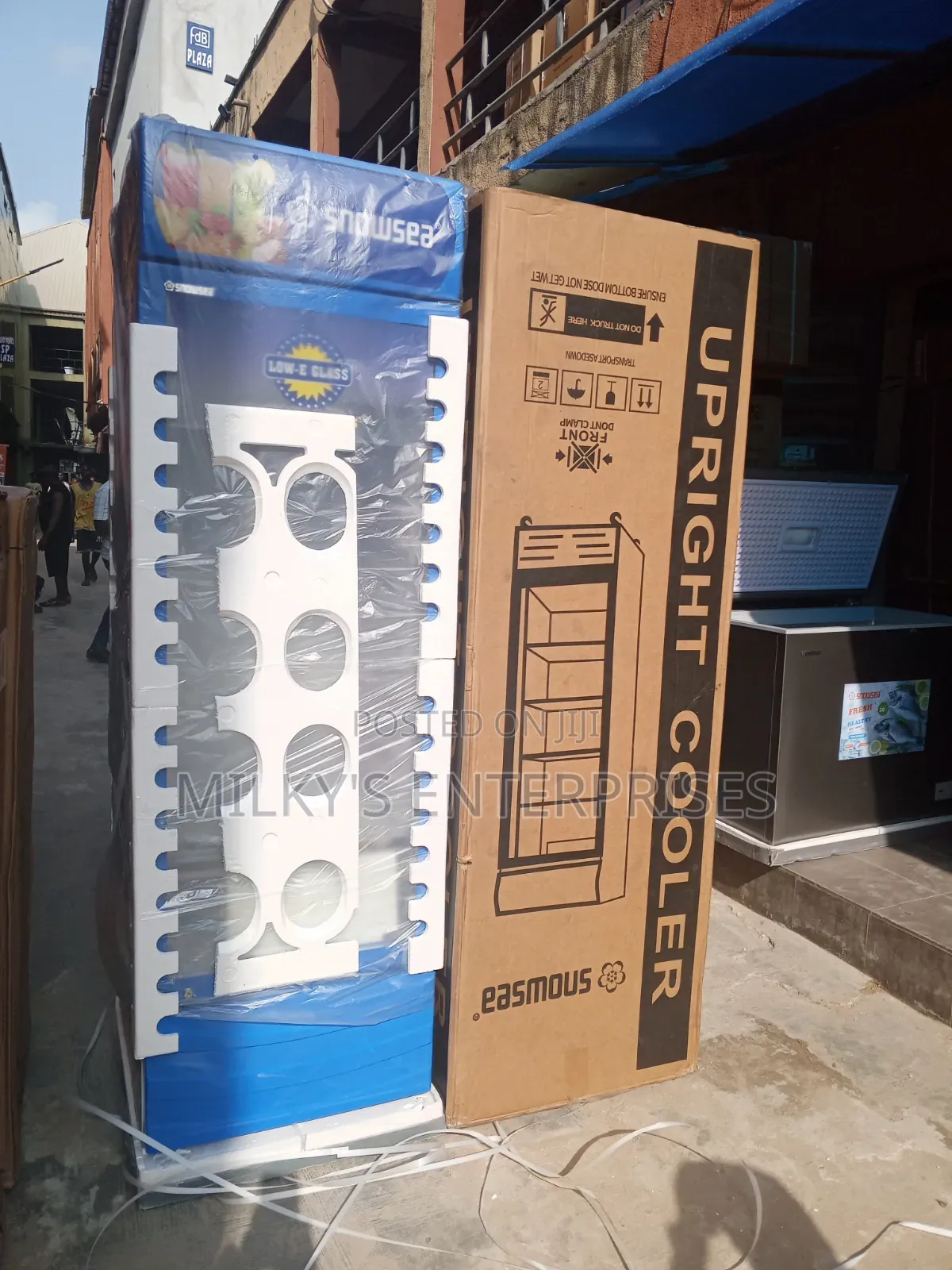 Snowsea Showcase Refrigerator
