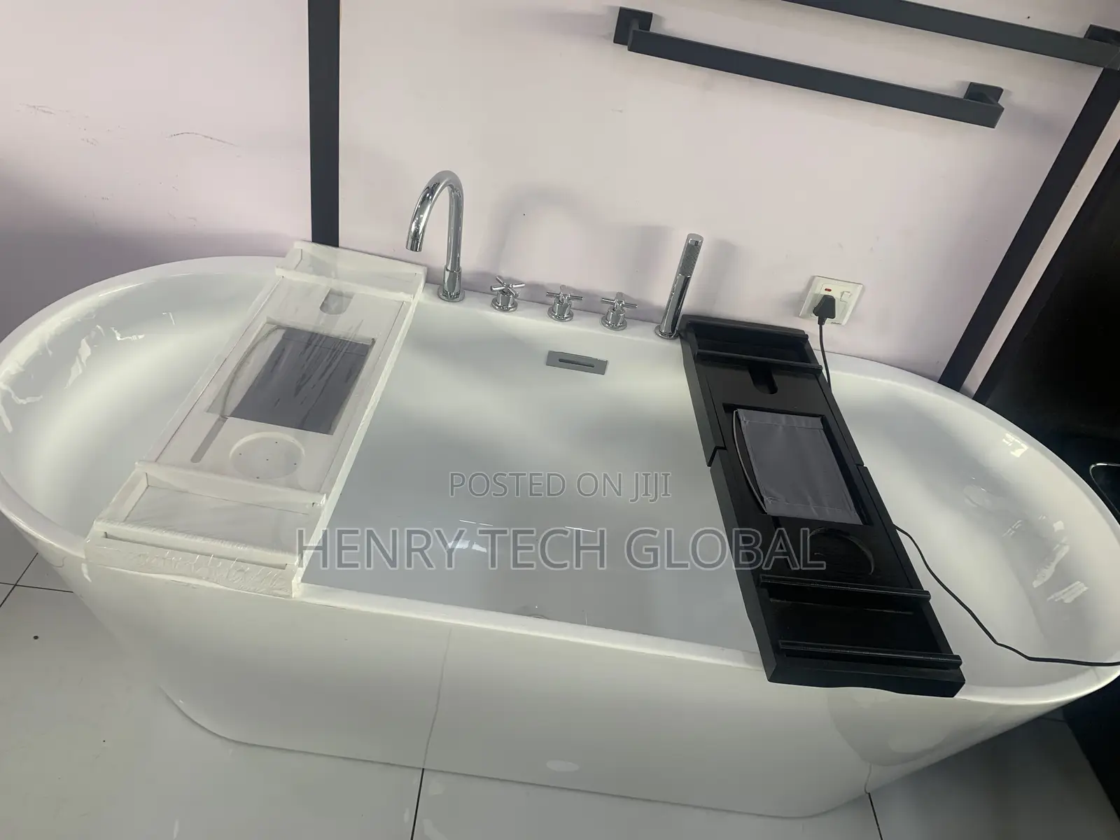 Free Standing Bathtub With Complete Mixer Tap