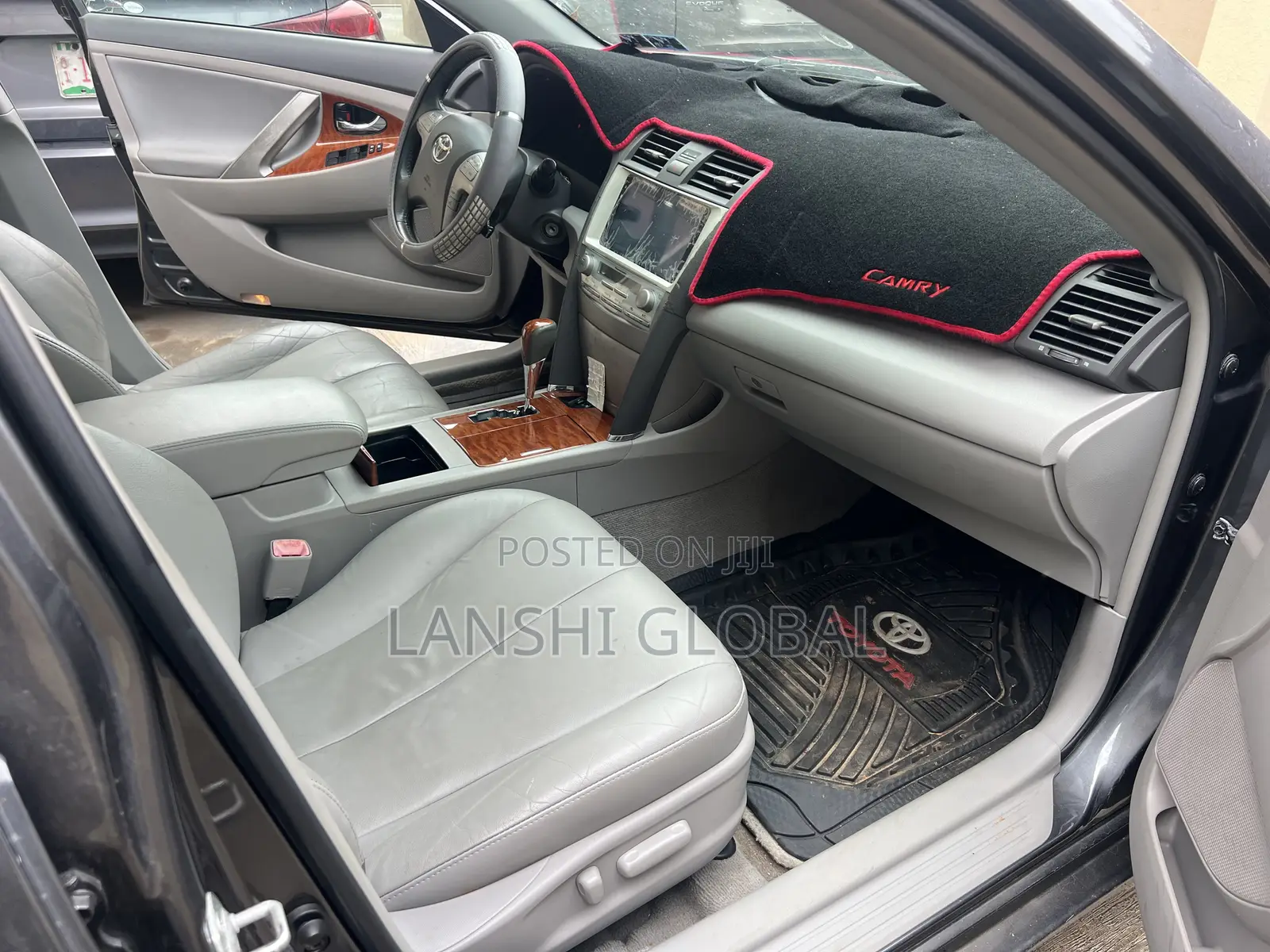 Toyota Camry XLE 4dr Sedan (2.4L 4cyl 5A) 2009 Gray