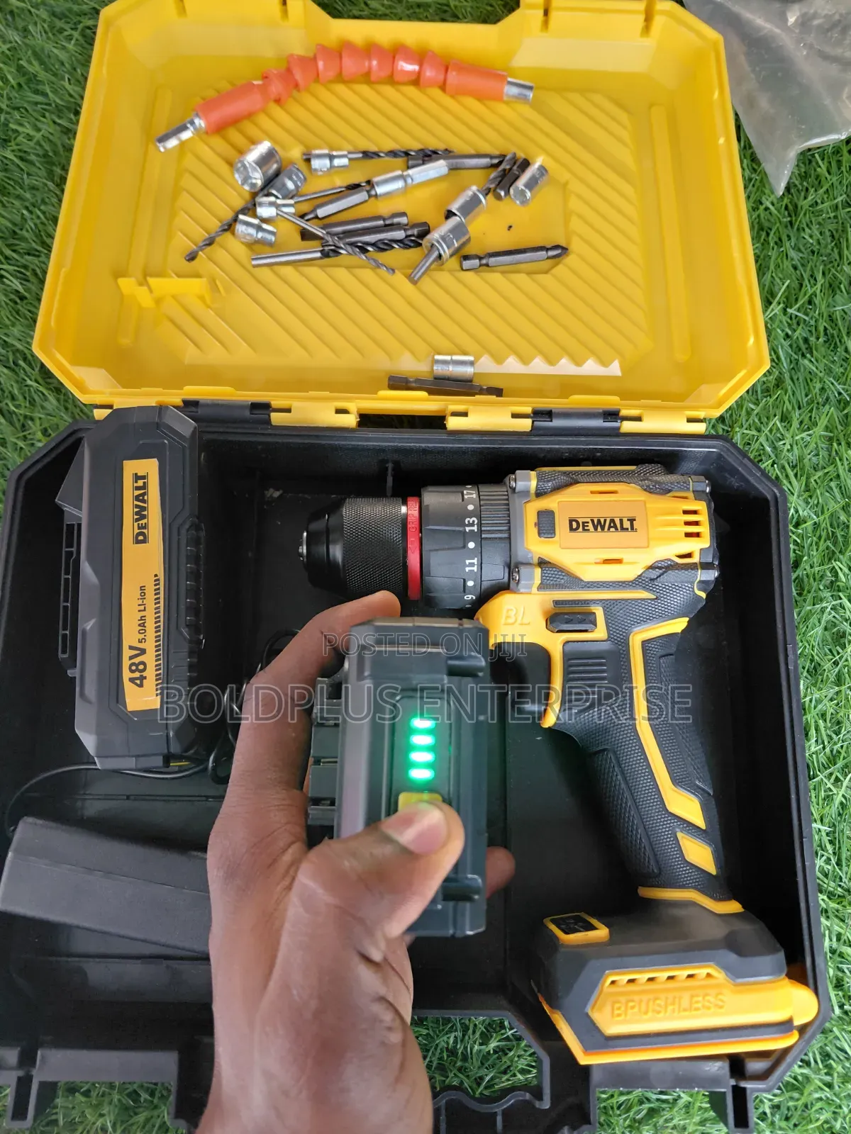 48 Volt Dewalt Screwing Machine