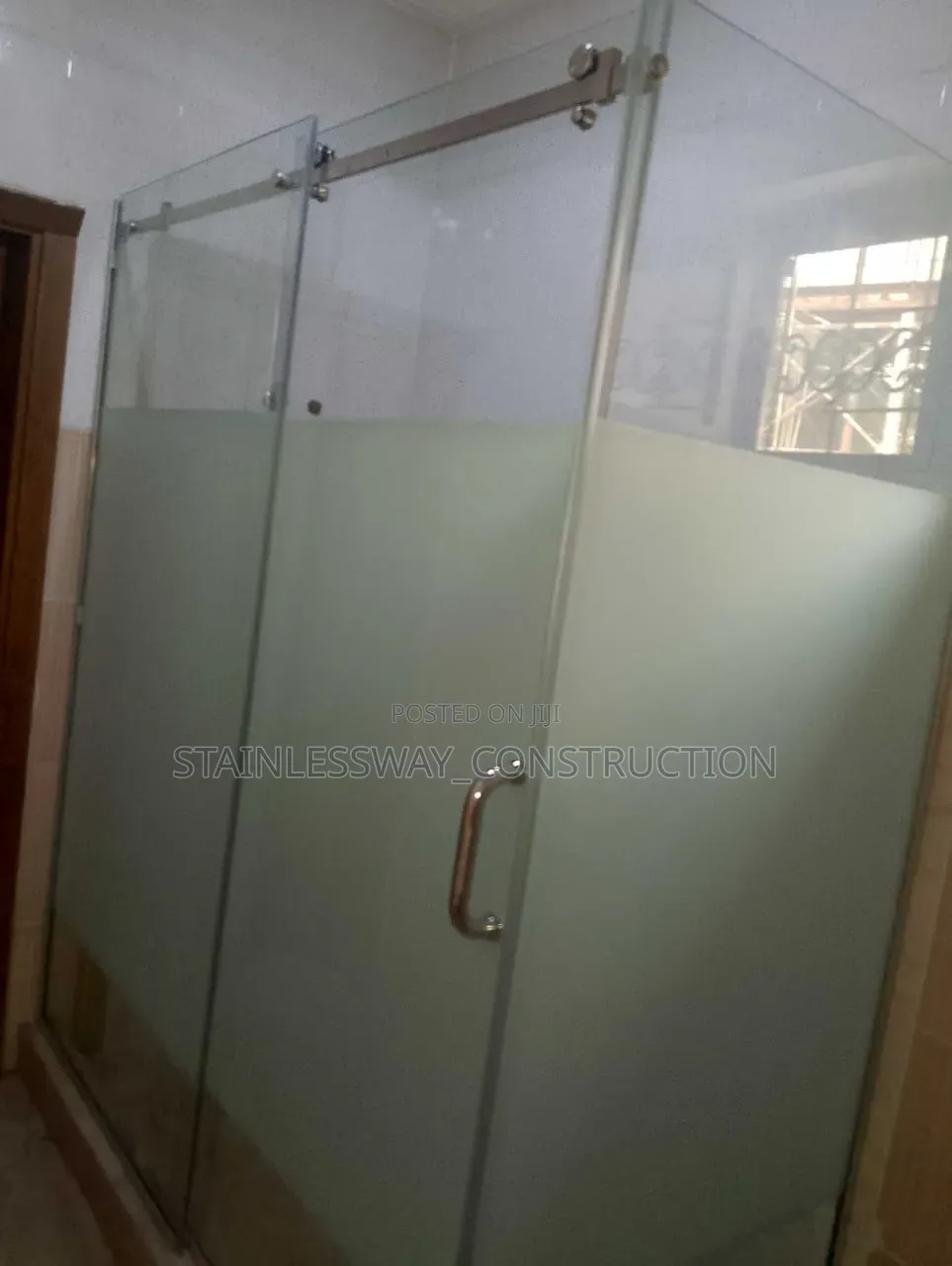 Showers – Smooth Water Flow + Clean Lines