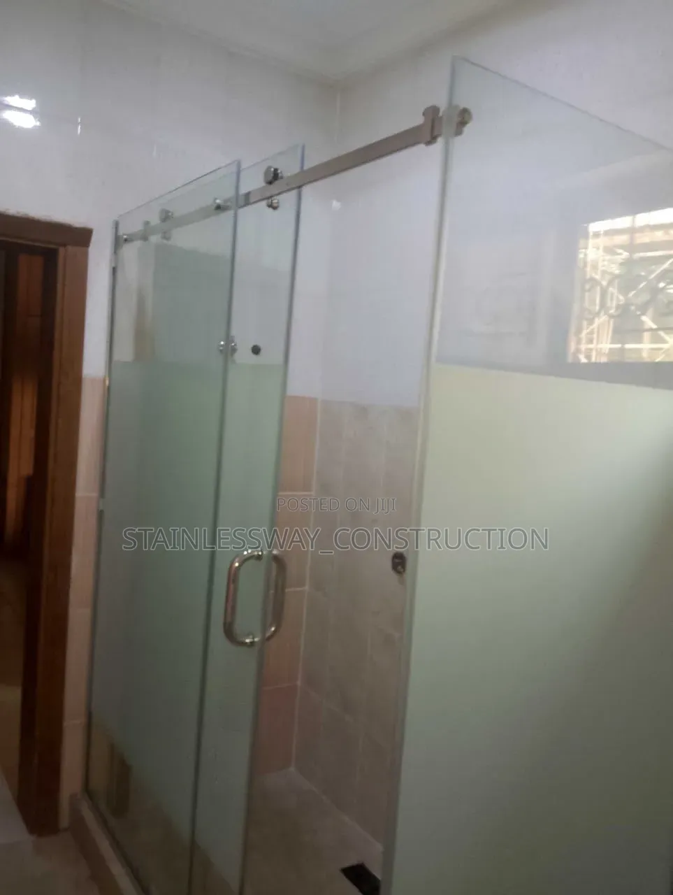 Showers – Smooth Water Flow + Clean Lines