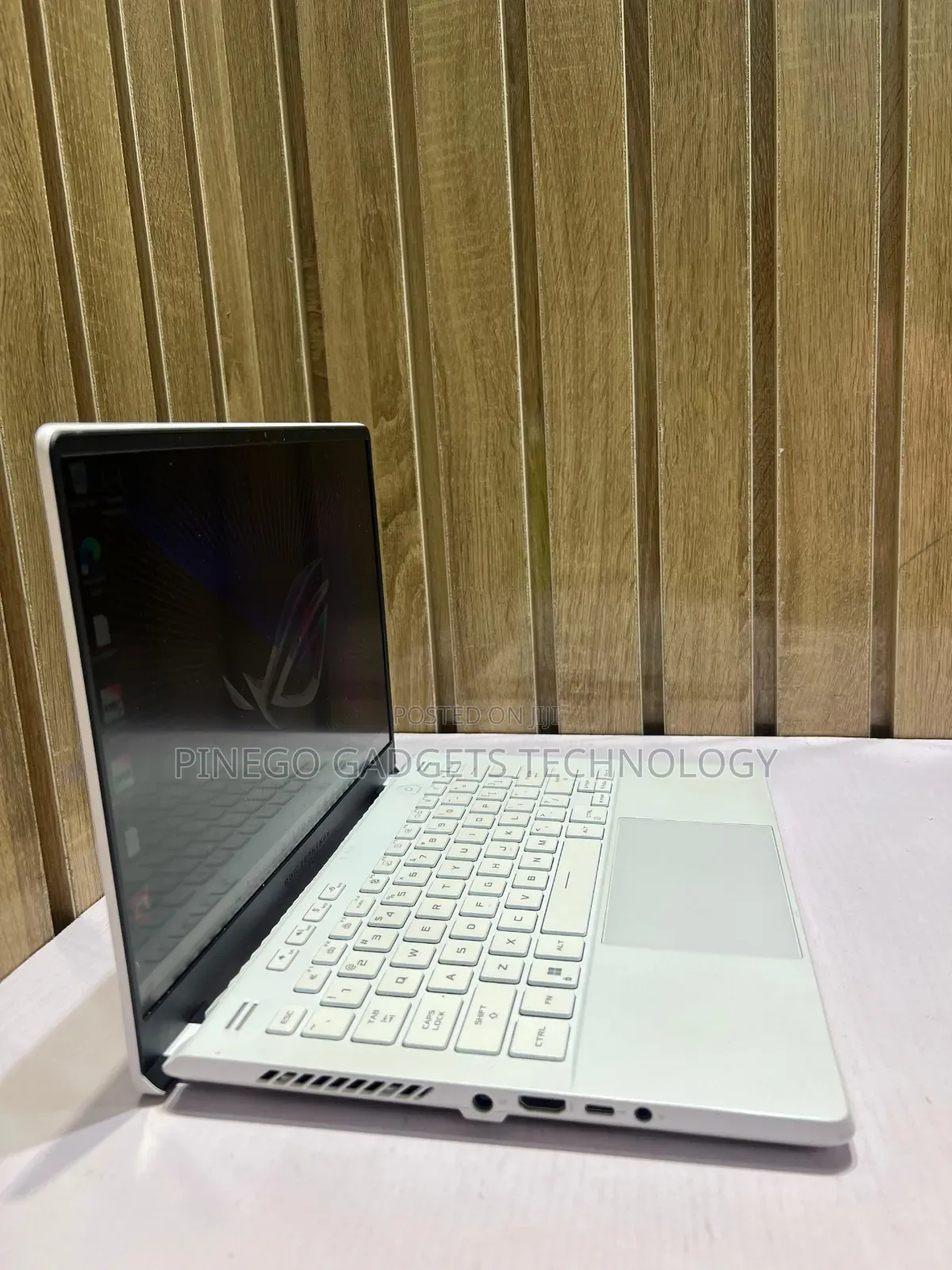 Laptop Asus ROG Zephyrus G14 16GB AMD Ryzen 9 SSD 1T