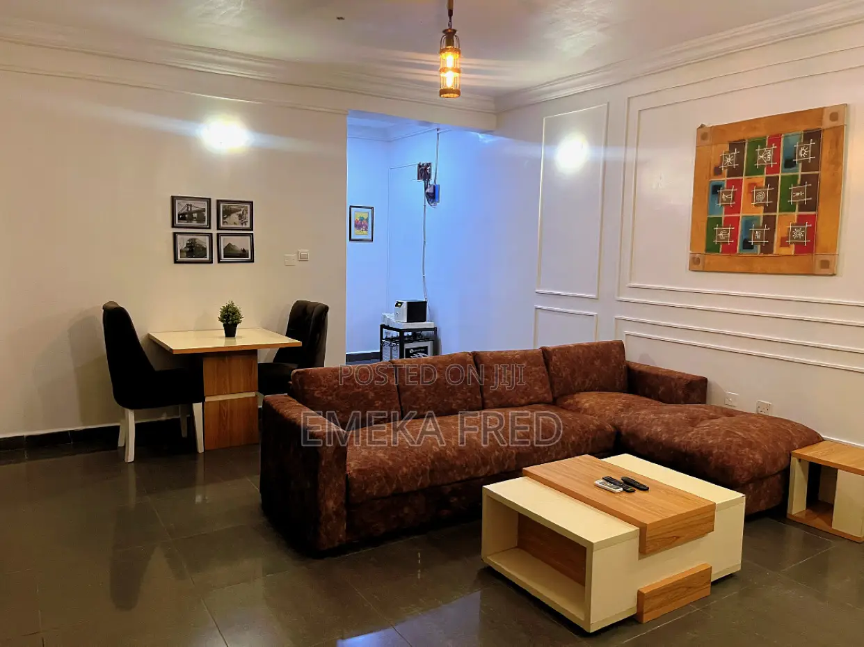 Spacious 1 Bedroom Parlor + Wifi 24hrs Electricity