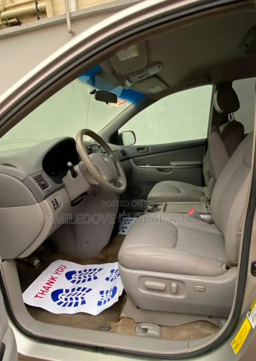 Toyota Sienna 2006 Gold