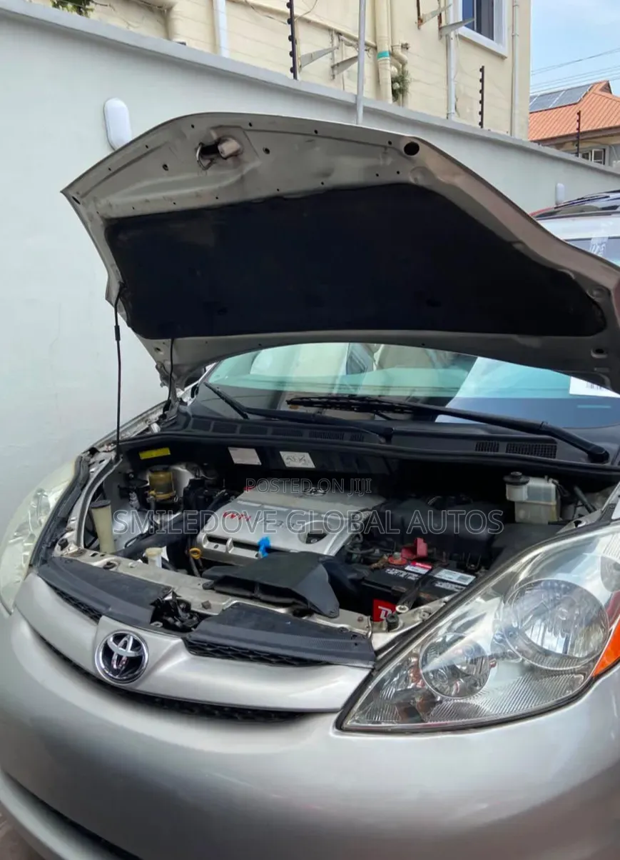 Toyota Sienna 2006 Gold