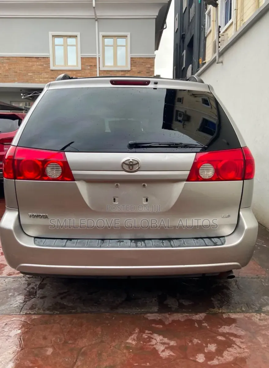 Toyota Sienna 2006 Gold