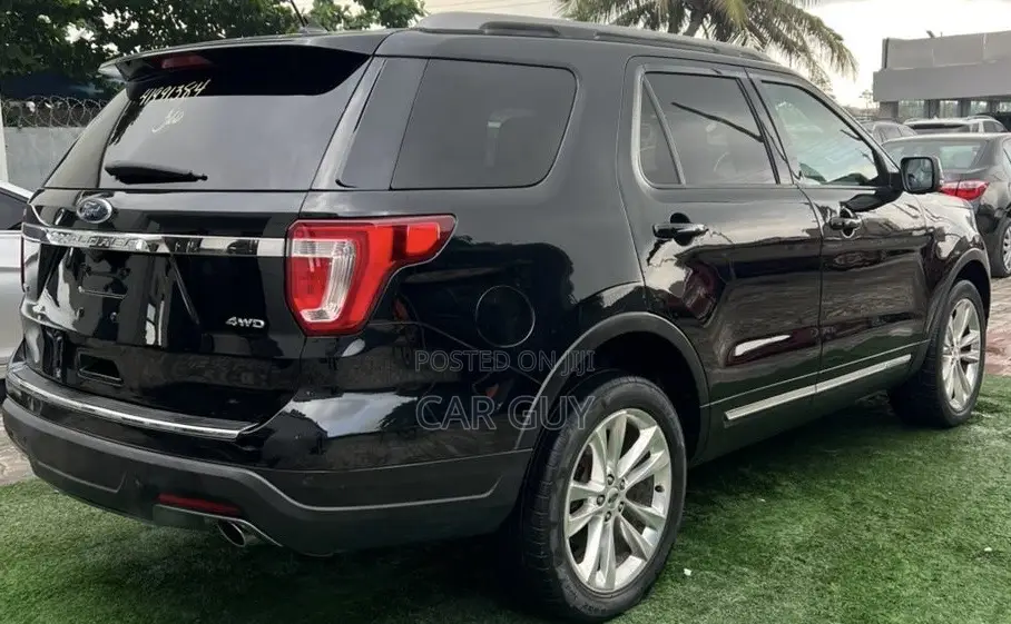 Ford Explorer XLT AWD 2018 Black