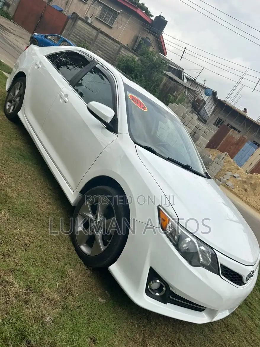 Toyota Camry SE V6 4dr Sedan (3.5L 6cyl 6A) 2012 White