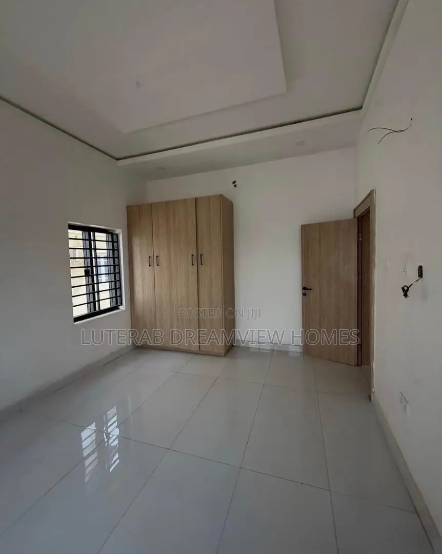 5bdrm Duplex in Gwarinpa, Life Camp for sale