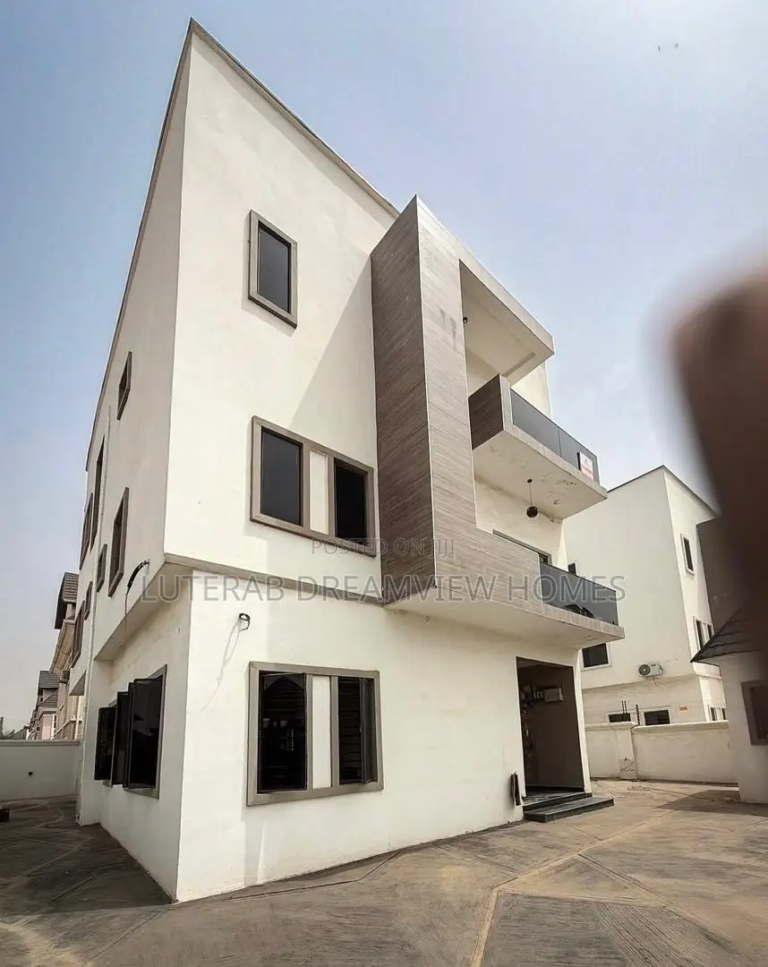 5bdrm Duplex in Gwarinpa, Life Camp for sale