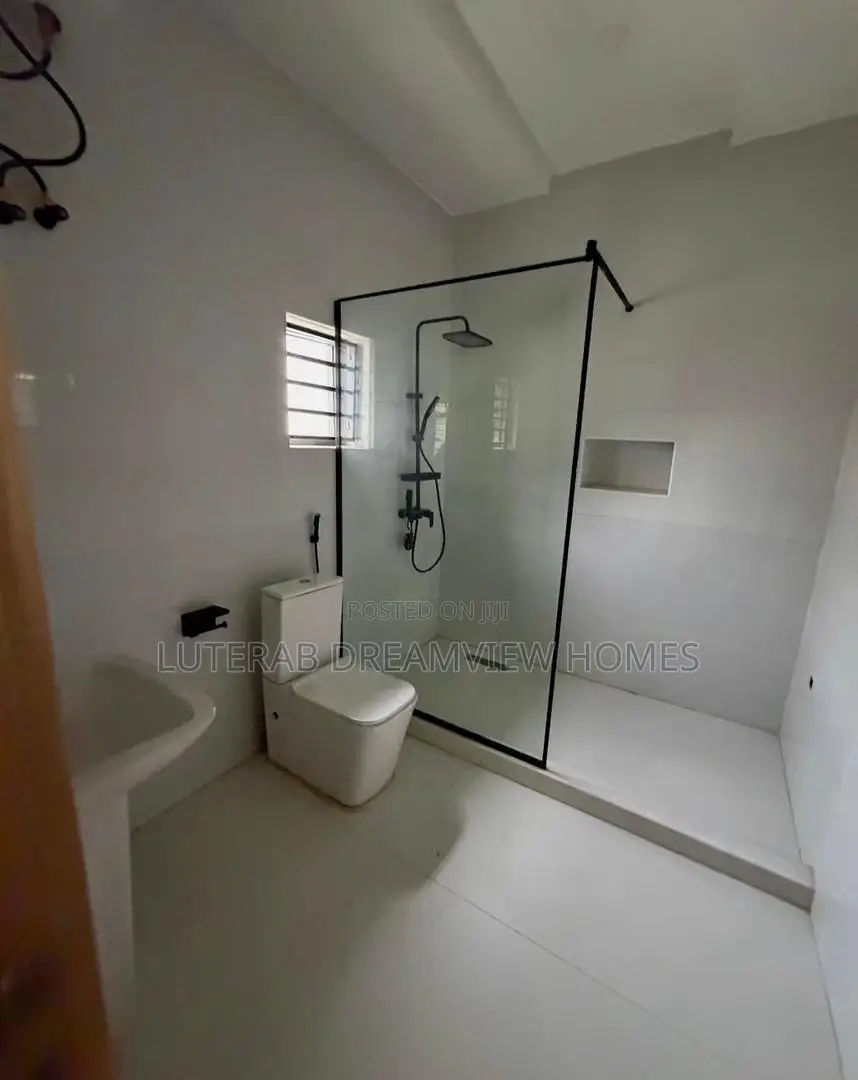 5bdrm Duplex in Gwarinpa, Life Camp for sale