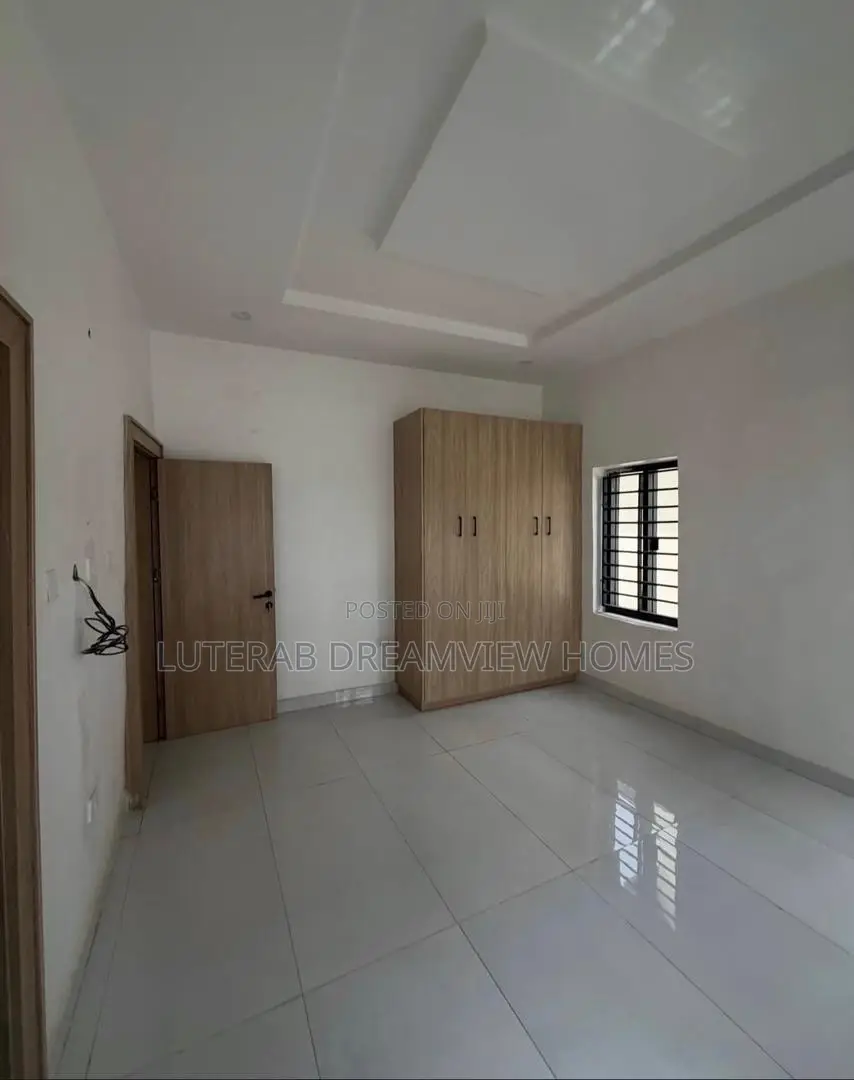 5bdrm Duplex in Gwarinpa, Life Camp for sale