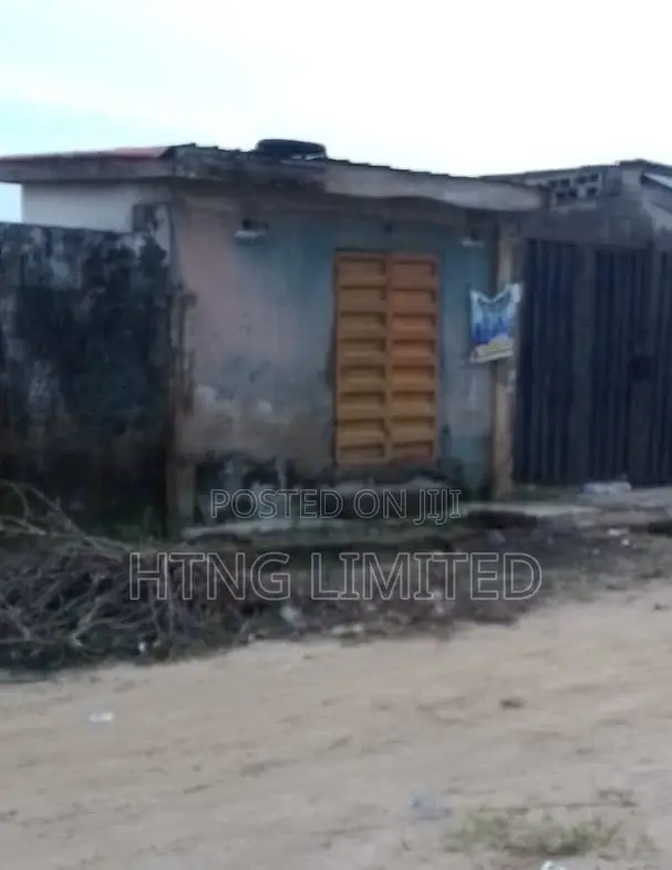 7bdrm Bungalow in Offin, Igbogbo for sale