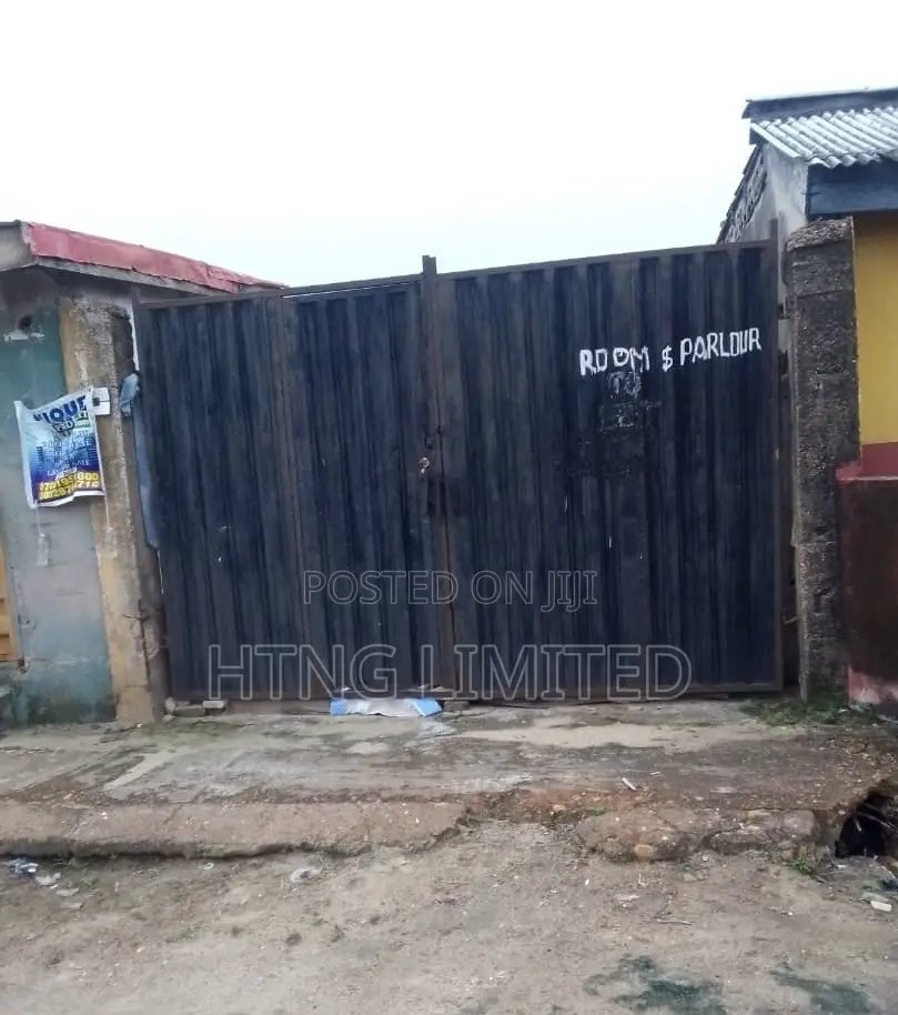 7bdrm Bungalow in Offin, Igbogbo for sale