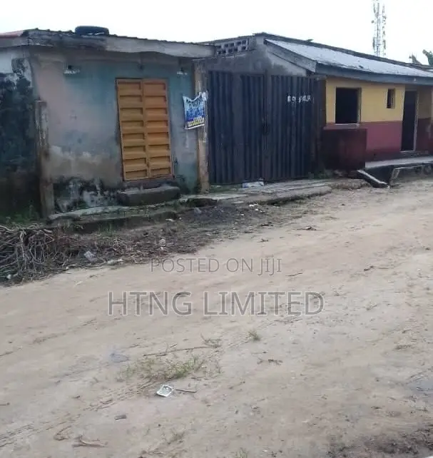 7bdrm Bungalow in Offin, Igbogbo for sale