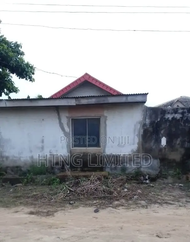 7bdrm Bungalow in Offin, Igbogbo for sale